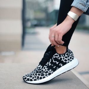 swift run sneakers leopard